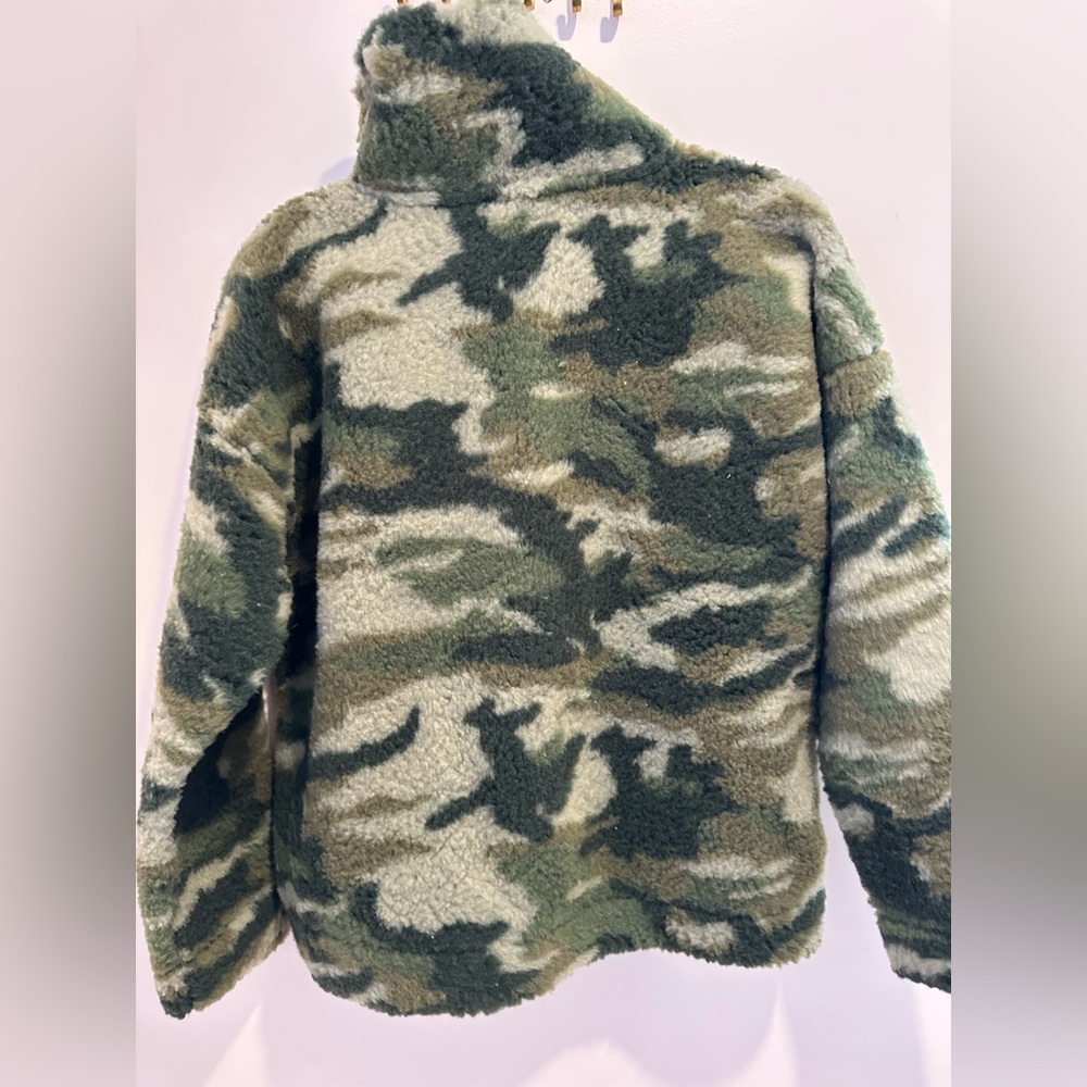 J.Crew Women’s Camo Sherpa Fleece Pullover | Snap Collar Sweatshirt Size M - Picture 4 of 9